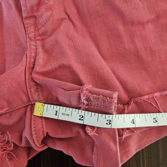 Gap Denim Peach Pink Jeans 3 Inch Shorts Rolled Cuffed Frayed Hem Size 25 R GUC - Picture 9 of 9